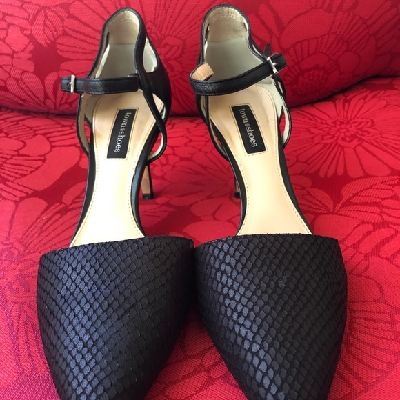 Snakeskin Pointed Heels - Picture 2 of 7